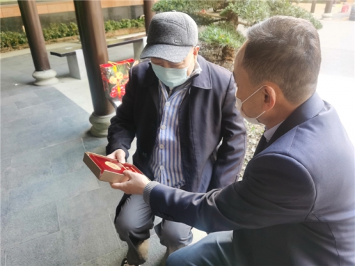 【关怀慰问】新年送祝福  致敬老战士——新葡的京集团350vip集团领导上门慰问老干部